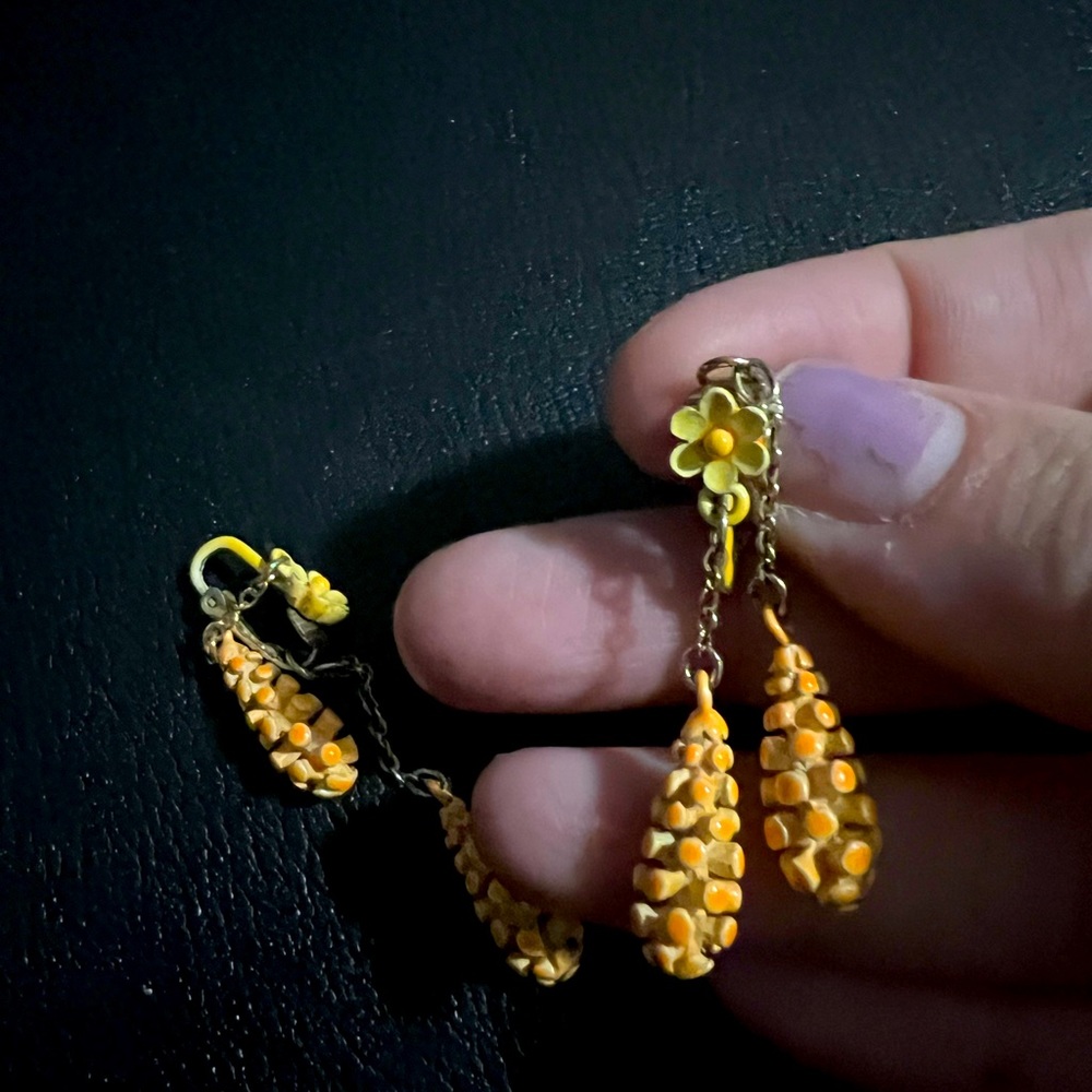 Vintage cottage core clip on earrings